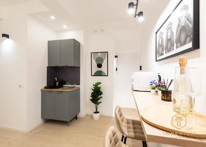 Pensión Imperium Aquilae - Luxury Guest House, 300mt To Metro, 8 Min To Colosseum 4*