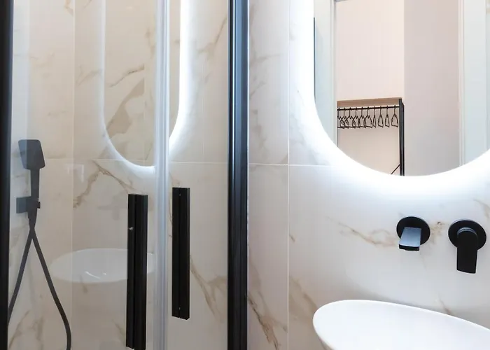 Imperium Aquilae - Luxury Guest House, 300mt To Metro, 8 Min To Colosseum 4* Roma