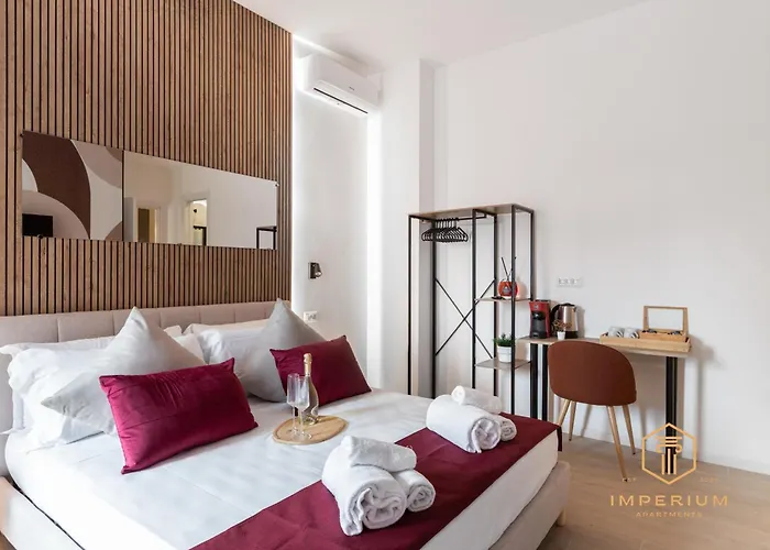 Imperium Aquilae - Luxury Guest House, 300mt To Metro, 8 Min To Colosseum Pensión 4*