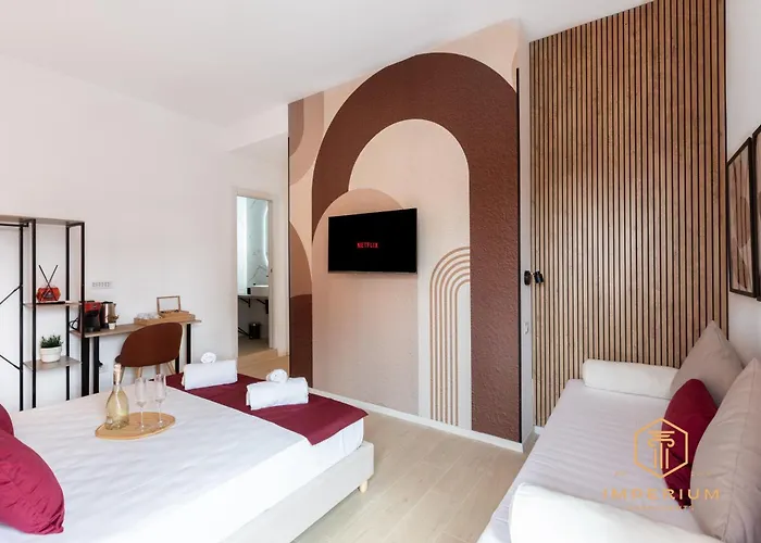 Penzion Imperium Aquilae - Luxury Guest House, 300mt To Metro, 8 Min To Colosseum Řím