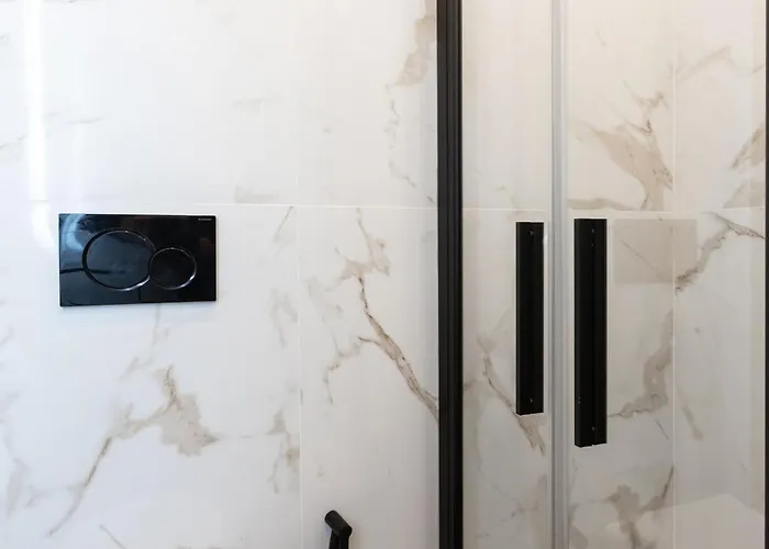 Imperium Aquilae - Luxury Guest House, 300mt To Metro, 8 Min To Colosseum 4* Roma
