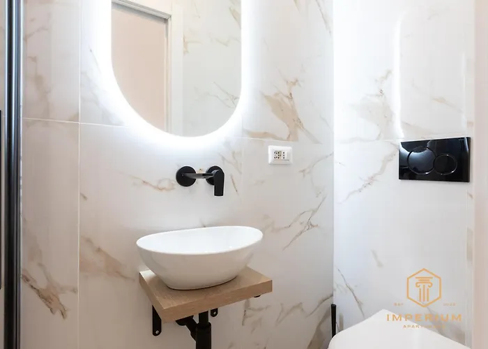 Pensión Imperium Aquilae - Luxury Guest House, 300mt To Metro, 8 Min To Colosseum