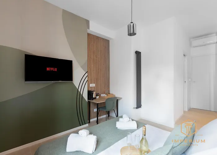 Imperium Aquilae - Luxury Guest House, 300mt To Metro, 8 Min To Colosseum 4* Roma