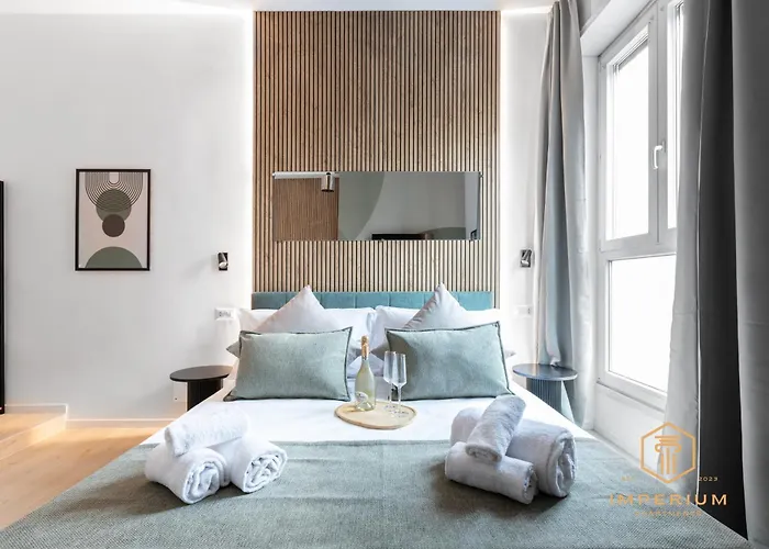 Imperium Aquilae - Luxury Guest House, 300mt To Metro, 8 Min To Colosseum 4* Řím