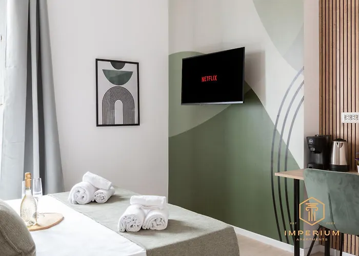 Imperium Aquilae - Luxury Guest House, 300mt To Metro, 8 Min To Colosseum 4* Roma
